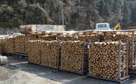 内子町産クヌギ・ナラ使用 自然乾燥『薪』(約15kg) BKAN001