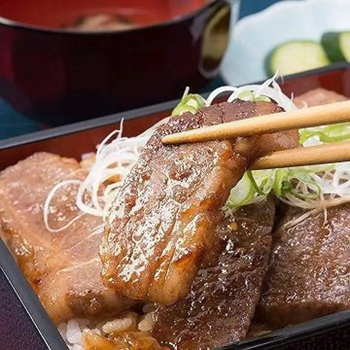 神戸牛　切り落とし　カルビ　バラ、モモ、カタ　500g