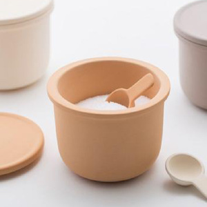 TOKONAME SUYAKI CROCK ＆ SPOON・BROWN 陶器 常滑焼 日本製 調味料 乾物 塩 保存容器 サラサラ 固まらない 湿気ない 湿気防止 スプーン付き 甕 蓋付き キッチン用品 キッチンツール ストッカー キャニスター 調味料入れ おしゃれ 日本六古窯