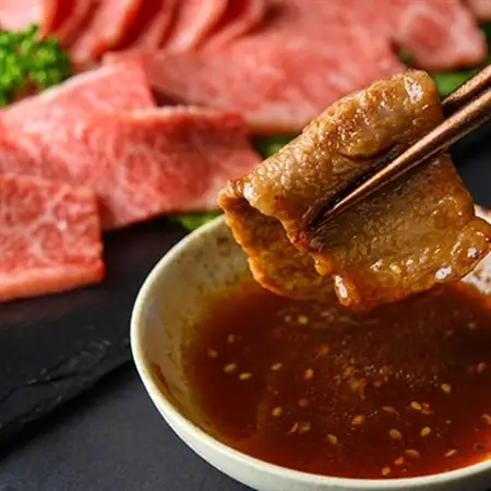 訳あり!【A4～A5】博多和牛焼肉切り落とし(肩ロース・バラ)　1kg(500g×2p)_肉 焼肉 牛肉 やきにく ヤキニク バーベキュー  肉 黒毛和牛 牛肉 _【配送不可地域：離島】【1417837】