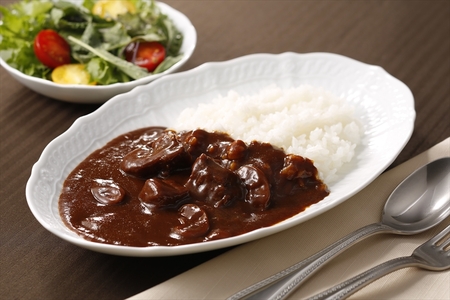 ≪新宿中村屋≫純欧風ビーフカレー「クリーミーなコクの濃厚リッチ」「コク深いデミの芳醇リッチ」 2種 各120g×6袋 計12袋 【 レトルトカレー レトルト食品 保存食 おかず 神奈川県 海老名市 】