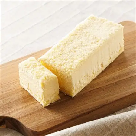 クランツ国誉店の濃厚チーズケーキ 200g×3本 冷凍 北海道_北海道 釧路町の老舗洋菓子店 クランツ国誉店 お菓子 人気 スイーツ ケーキ 冷蔵 プレゼント デザート 菓子 贈答用 贈答品 ギフト クリスマス クリスマスケーキ バレンタイン ホワイトデー 北海道 釧路町 釧路超 特産品 _【配送不可地域：離島】【1422886】