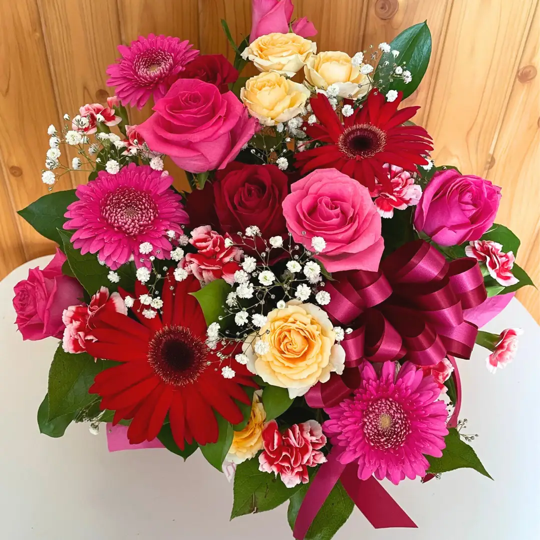 お花たっぷり お花屋さんにおまかせ 季節の フラワーアレンジメント フラワーギフト 贈り物 ギフト 誕生日 プレゼント [DP009sa]