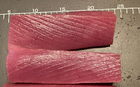 26-1000．お刺身や漬け丼に！　天然まぐろ　キハダマグロ（赤身）約1kg　刺身：5～6人前