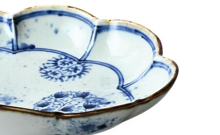 有田焼 染付唐草のパスタ・カレー皿 No.1【ARITAYAKI-STORE】 パスタ皿 カレー皿 電子レンジ 染付 手描き 伝統的文様 絵柄 青と白 パスタ皿 24cm カレー皿 唐草文様 皿 器 有田焼 磁器 A35-223