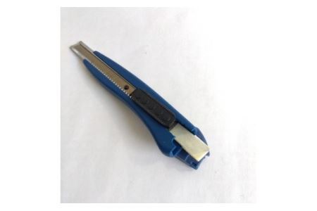 オートロック式カッターナイフ　2丁セット（替刃2枚付）