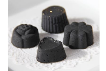 【吉田町のセラミック炭】炭のチョコラ4個入 [アスカム 静岡県 吉田町 1035158]