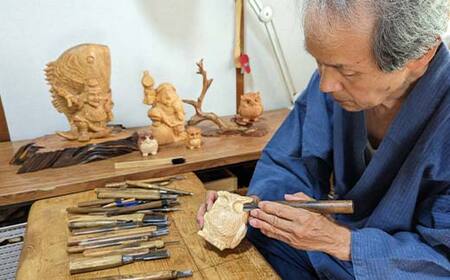 讃岐一刀彫 梟・幸せ梟(中) ハート模様・リボン付き 木彫り 縁起物 ふくろう フクロウ 梟 シマ梟 置物 置き物 インテリア 四国 F5J-675