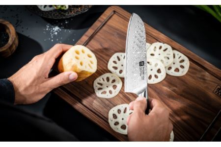 ZWILLING ツヴィリング 「 タクミ 三徳包丁 180mm 日本製 」 ダマスカス 包丁 岐阜県関市製 【日本正規販売品】 ZWILLING Takumi 30557-181