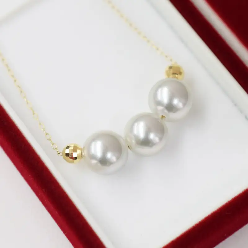 S085-374_8mm - 8.5mm ネックレス あこや真珠 ナチュラルカラー 3連 3粒 ネックレス ペンダント K18 珍珠 シリコン入りミラーボール 【K18YG】
