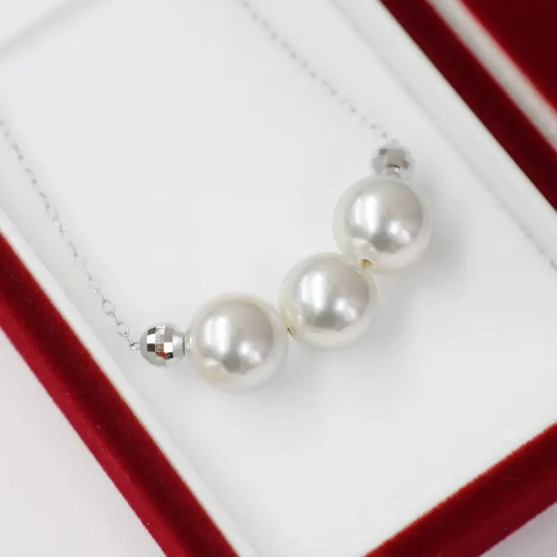 S085-375_8mm - 8.5mm ネックレス あこや真珠 ナチュラルカラー 3連 3粒 ネックレス ペンダント K18 珍珠 シリコン入りミラーボール 【K18WG】