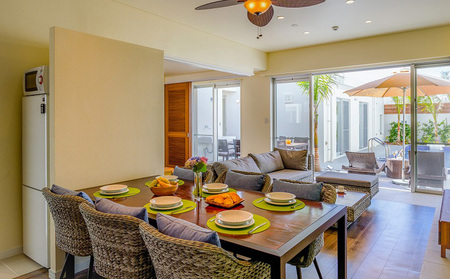 アーマンスイートヴィラ済井出１棟貸し（8名様まで）素泊り宿泊券＋『calm凪』屋我地島焼詰め合わせ2セット 宿泊 チケット 宿泊券 観光地 旅行 観光 宿泊施設 ヴィラ ファミリー 家族 カップル 友人 バカンス 贈り物 プレゼント 人気 おすすめ 沖縄 陶器 やちむん