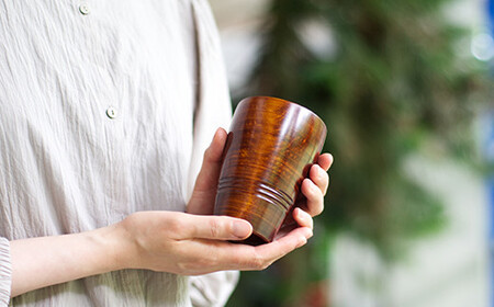 漆こっぷ -曉-壱 （ 赤松 ・ 茶 ） ＜ゆうび＞  ／ 拭き漆仕上げ 漆塗り 食器 コップ 漆器 カップ グラス タンブラー 木製 漆製品 プレゼント ギフト 贈り物 誕生日 自宅用 家庭用 普段使い 自分用 シンプル 和食器 おしゃれ 岩手県 八幡平市
