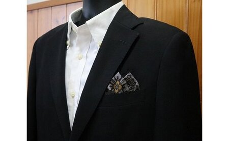 【ギフト用】本場奄美大島紬ポケットチーフ 龍郷柄（黄）ツーピークスタイプ A018-005 ツーピークスタイプ スーツ 小物 高級感 挿すだけ