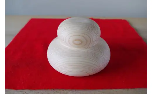 職人がひとつひとつ手作りで作るひのきの鏡餅 F4N-0022