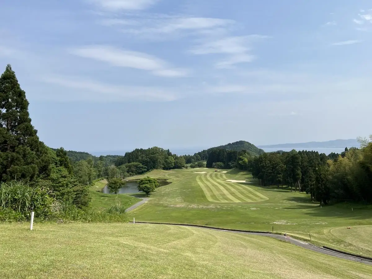 【土日祝】ゴルフ 氷見カントリークラブ　ペアご利用券（セルフ・乗用カート利用）