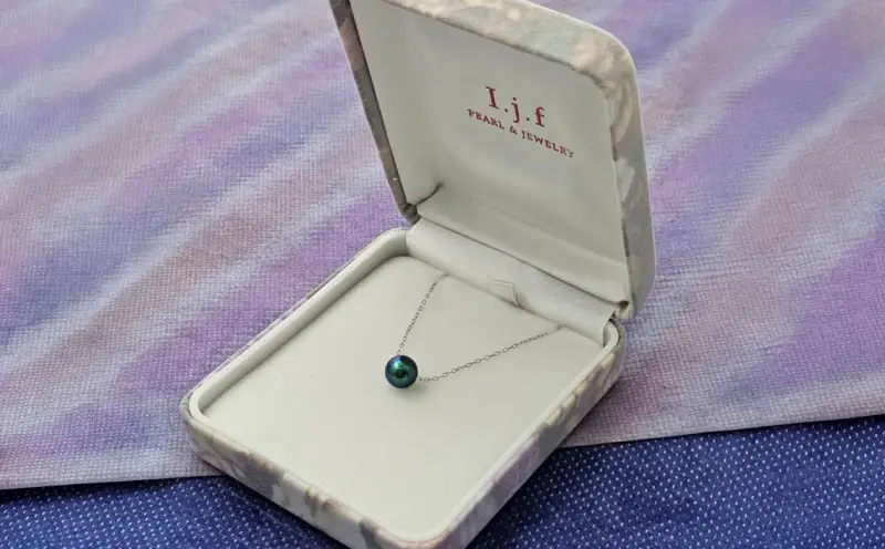 アコヤ真珠 7.5mm ペンダント ( Pt850 ) アクセサリー 真珠 クリスマス プレゼント ギフト カジュアル 日常使い あこや ネックレス パール 母の日 ホワイトデー 70000円 7万円 七万円 / ピーコックカラーの魅惑の輝き、プチパールペンダント