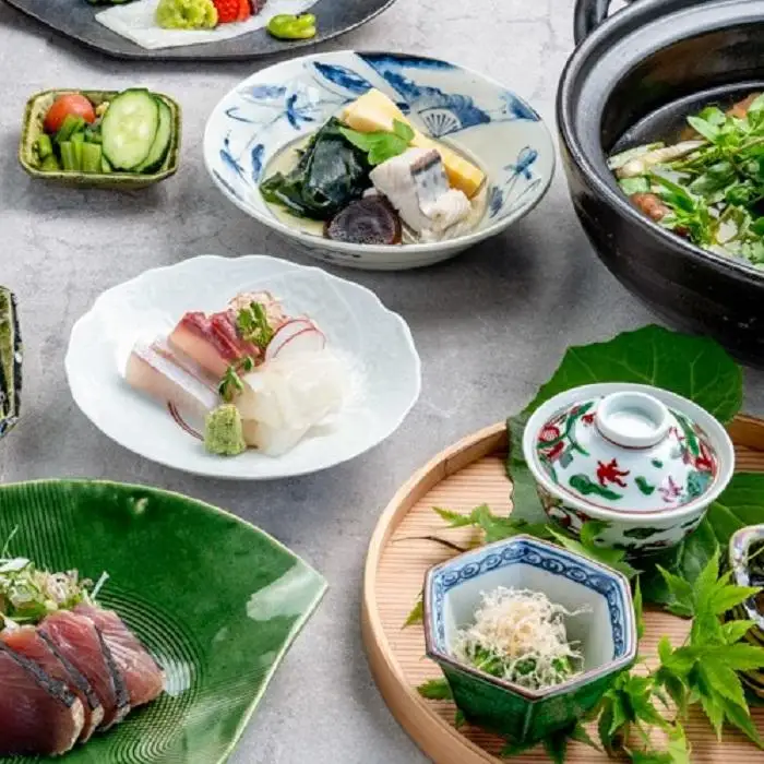 榎屋旅館　ペア宿泊券（１泊２食付き）【平日限定】～ペットと泊まれる湯布院の温泉旅館～