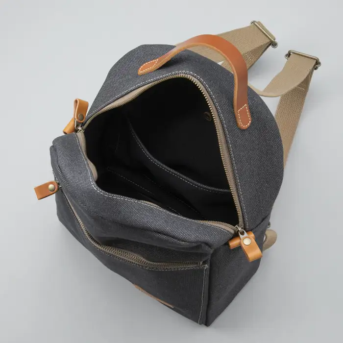 【J-193】ｋｉｉ工房　帆布かばん　山型リュック　先染め黒 【高島屋選定品】