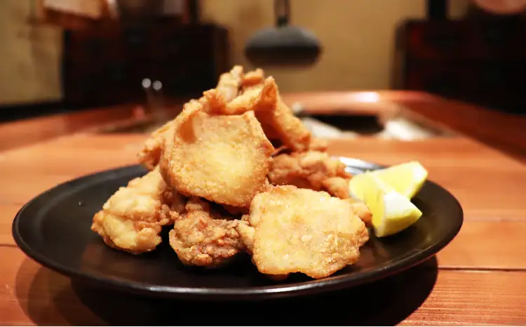 300P2307【定期便3ヶ月】比内地鶏もも肉・むね肉（1羽分×3ヶ月）【秋田比内や 】