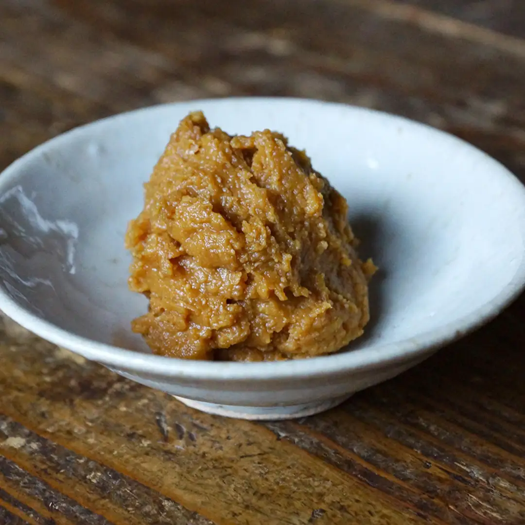 月岡糀屋 完全自家製味噌 十二割糀味噌 600g×2個入り 国産大豆 国産塩 自家製米糀 こうじ 味噌 みそ ミソ 味噌汁 非加熱熟成 辛口味噌 田舎味噌 調味料 3B04008