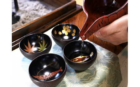 蒔絵付酒盃　２個組(ひらめ・海老のセット)　【07208-0149-1】