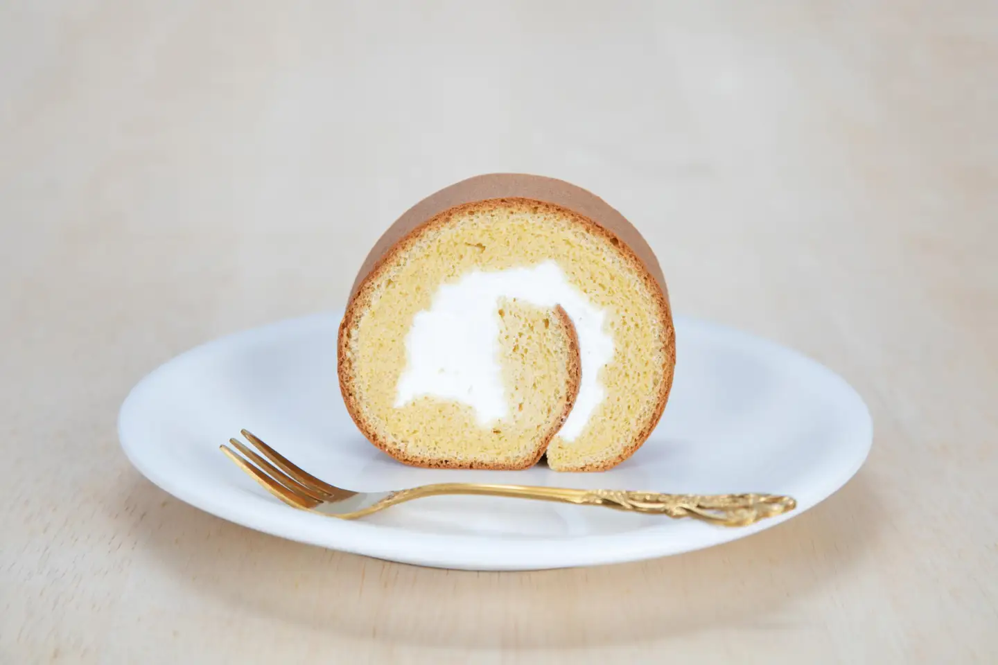 ロールケーキ シルキーロール 1本 (約20cm) 8カット 冷凍【個包装 スウィーツ ケーキ 烏骨鶏 烏骨鶏卵 香川県】