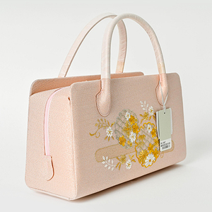 和装バッグ　ピンクに金銀の刺繍　利休バッグ ファッション かばん 和装バッグ 手提げ 民芸品 工芸品 伝統技術 篠原縫製