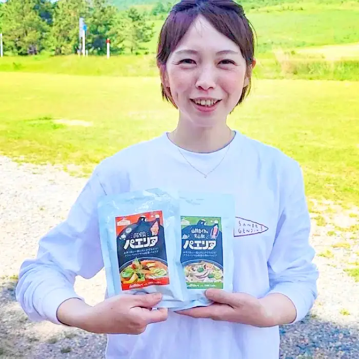 島根素材のこだわりキャンプごはんセット～パエリアベース2種×うきぬの米2合～【パエリア レトルト 無洗米 キャンプ BBQ お外ご飯 簡単 手軽 即席 本格的 豪華 トマトベース 魚介類 具材入り】