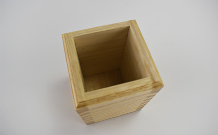 熟練桐たんす職人が手作りした桐の菊組ペン立て（クリア）