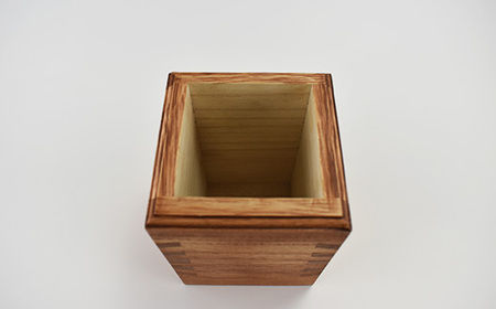 熟練桐たんす職人が手作りした桐の菊組ペン立て（チーク）