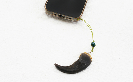 北海道枝幸産 ヒグマの爪ストラップ 6.5cm前後【 くま 熊 ヒグマ 羆 アクセ スマホ ファッション小物 アクセサリー 民芸品 工芸品 伝統技術 北海道 オホーツク 枝幸 】