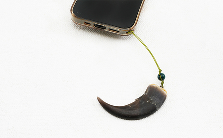 北海道枝幸産 ヒグマの爪ストラップ 7cm前後【 くま 熊 ヒグマ 羆 アクセ スマホ ファッション小物 アクセサリー 民芸品 工芸品 伝統技術 北海道 オホーツク 枝幸 】