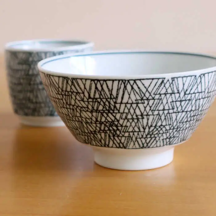 【白山陶器】【グラフ】飯碗(大)と湯のみ猪口 くろがねセット【波佐見焼】[TA166]