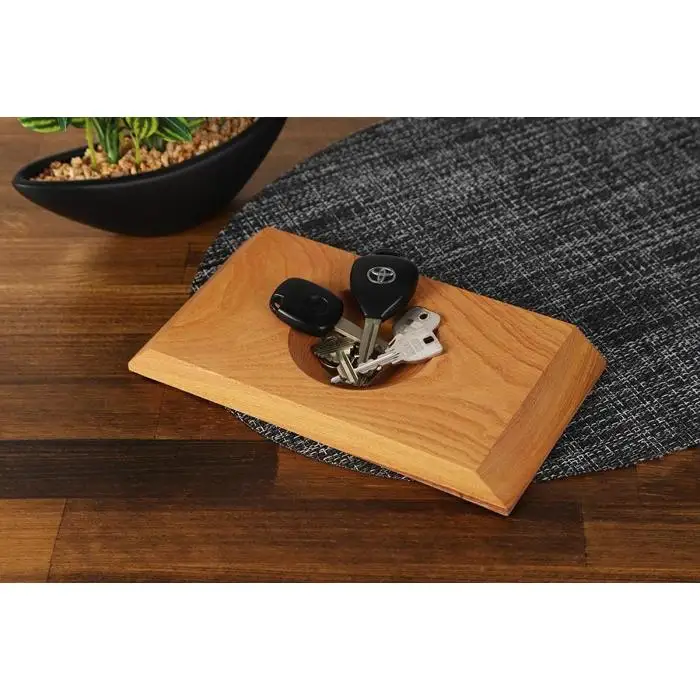箱根の木材と伝統技法を使って生まれた木製鏡餅［工芸品工芸品］