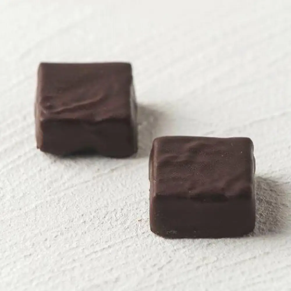 チョコレート 【涙Nada】沖縄 山葡萄種 リュウキュウガネブ リキュール入り チョコレート（ ボンボンショコラ と チョコスプレッド ）セット（ 各２個入り） ｜チョコ ショコラ 人気 おすすめ ふるさと納税 沖縄県 恩納村