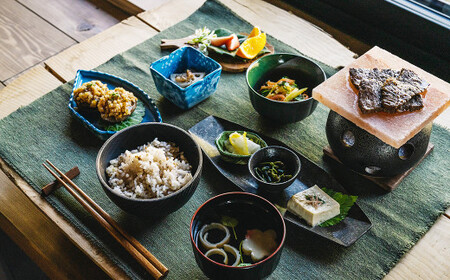 1泊2食2サウナ　しいたけの間 平日（祝前日を除く日～木曜）大人2名様 | つづやビレッジ 1泊2食 宿泊 サウナ