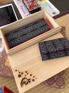 ブランド品に飽きた人へ…着物と小物のコラボ！kimono ウォレット 大島紬麻の葉柄