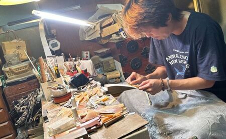 ブローチ 豊島区伝統工芸 江戸べっ甲 猫モチーフ ブローチ