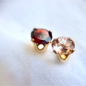 ピアス Queen of Hearts サンストーン × ガーネット K14 g ピアス
