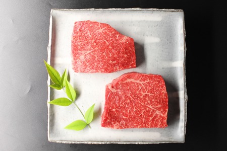 特選近江牛　赤身ステーキ【200ｇ×２枚】黒毛和牛 切り落し 和牛 国産 近江牛 ブランド牛 三大和牛 牛肉 冷凍 贈り物 ギフト プレゼント 黒毛和牛 B-C04　株式会社びわこフード(近江牛専門店 万葉) 東近江