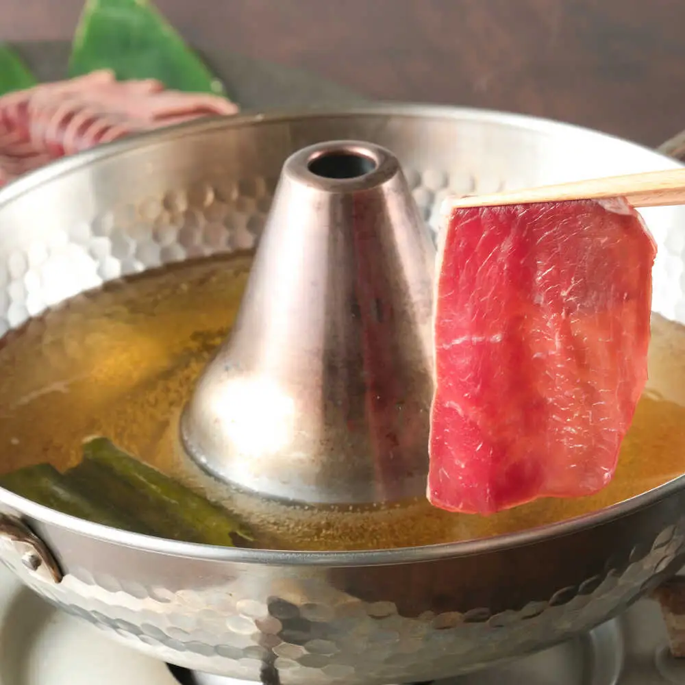 新得町産 えぞ鹿 しゃぶしゃぶ肉 計900g（約300g×3パック） | ドリームヒル・トムラウシ [BNAE010]