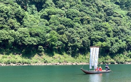 世界遺産 川の参詣道 熊野川 「三反帆」 川舟乗船 ツアー ペアチケット / 体験 体験型 体験チケット 観光 自然 川舟 乗船 歴史 チケット 予約 世界遺産 熊野古道 三重県 紀宝町【ktj001A】