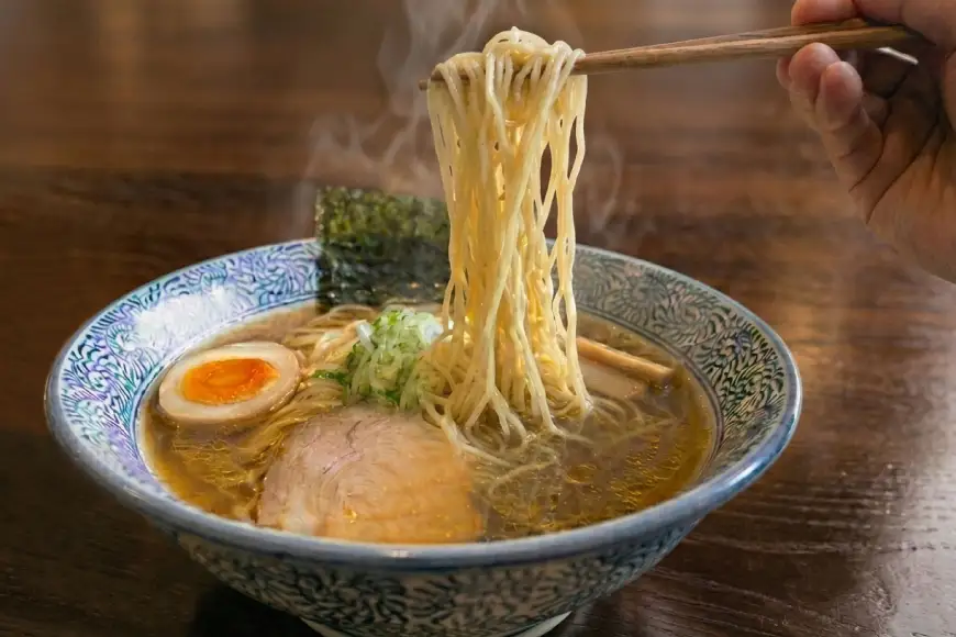 AK001 麺 大増量！島原湧水ラーメン 2人前（あごだし・濃厚豚骨スープ付）