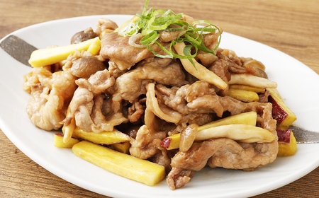 【全12回定期便】 “極上・上”等級だけの上質な豚肉 「お肉博士の競り美豚」カタ 計2kg ( 500g×4 ) 競美豚 競り美豚 豚肉 お肉 炒め物 鍋 国産 長崎