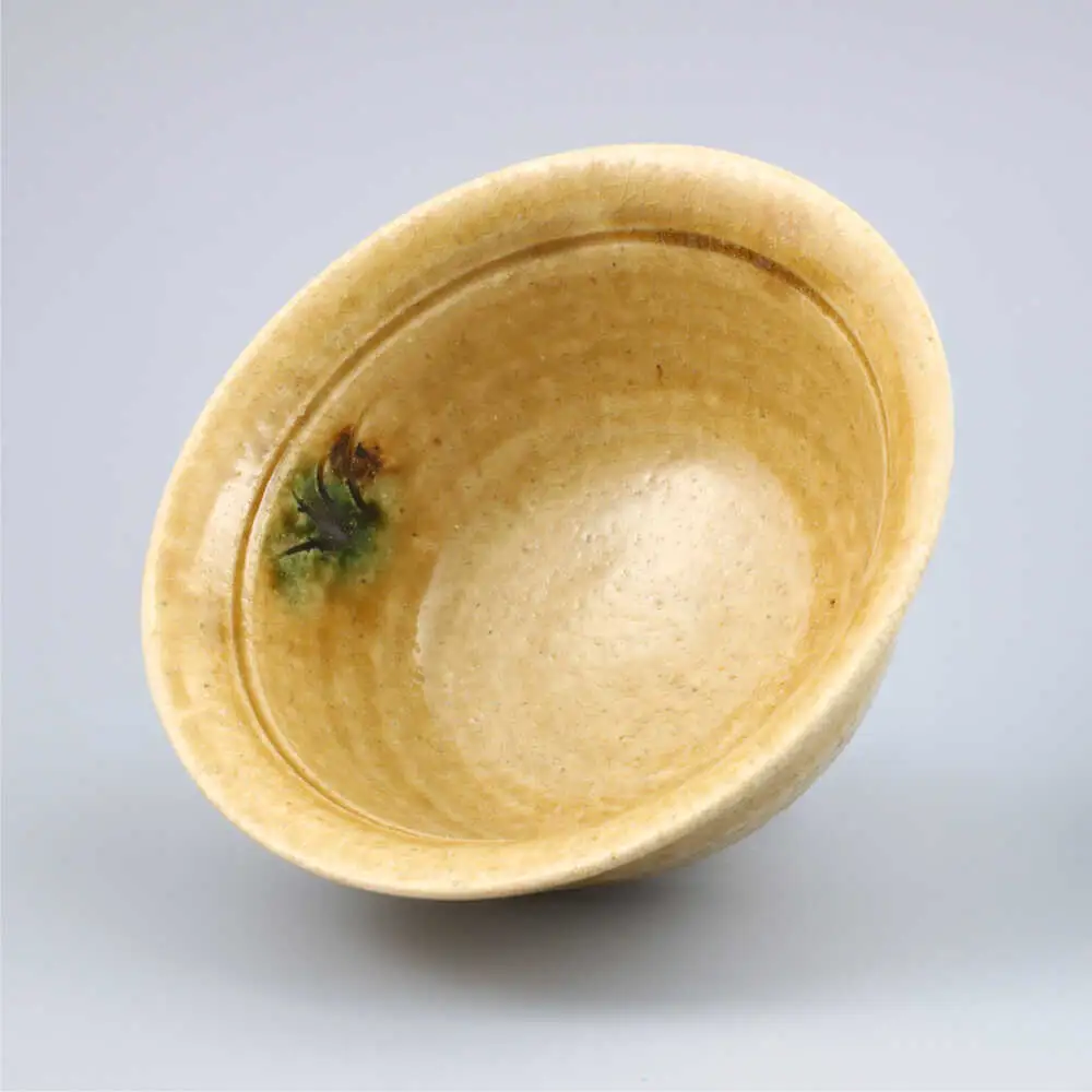 【瀬戸焼】　手造り 黄瀬戸草紋茶碗【山長陶苑】　/ 焼き物 陶器 茶碗 ごはん 皿 [BBBH017]