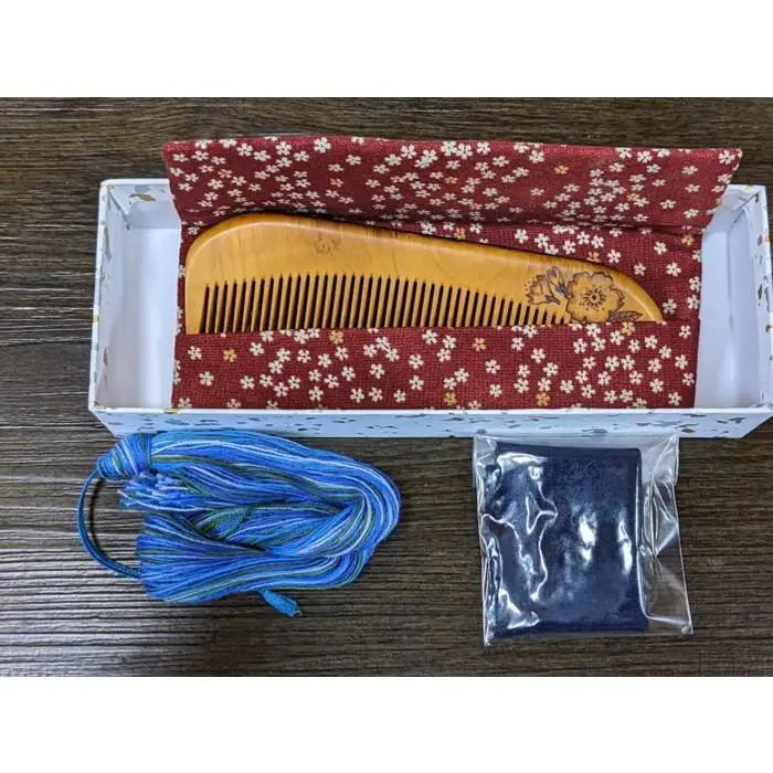つげ櫛の櫛留商店　本つげ材焼絵櫛（すす櫛中歯）袋付　※約１２cm