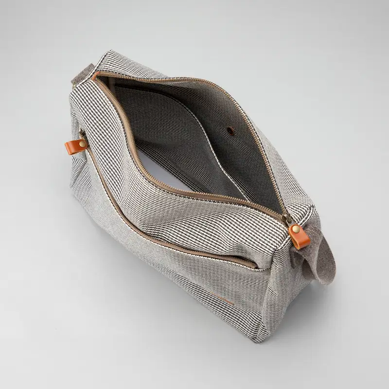 【J-233】ｋｉｉ工房　帆布かばん　ボックスショルダー　横　千鳥柄【高島屋選定品】