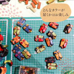 【ふるさと納税】＜ニューレザーガチャ3個セット＞本革 牛革 ジビエレザー ミニチュア レザー キーホルダー 小物 アクセサリー 本革リメイク カプセル 何色が来るかはお楽しみ