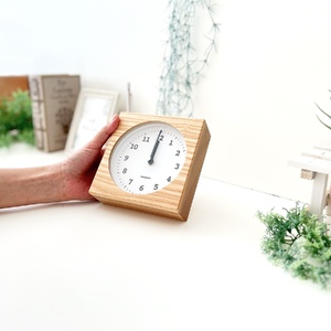 KATOMOKU dual use clock 4≪km-95NARC≫置き掛け兼用木枠電波時計　四角(ナチュラル)【A-98-N】
